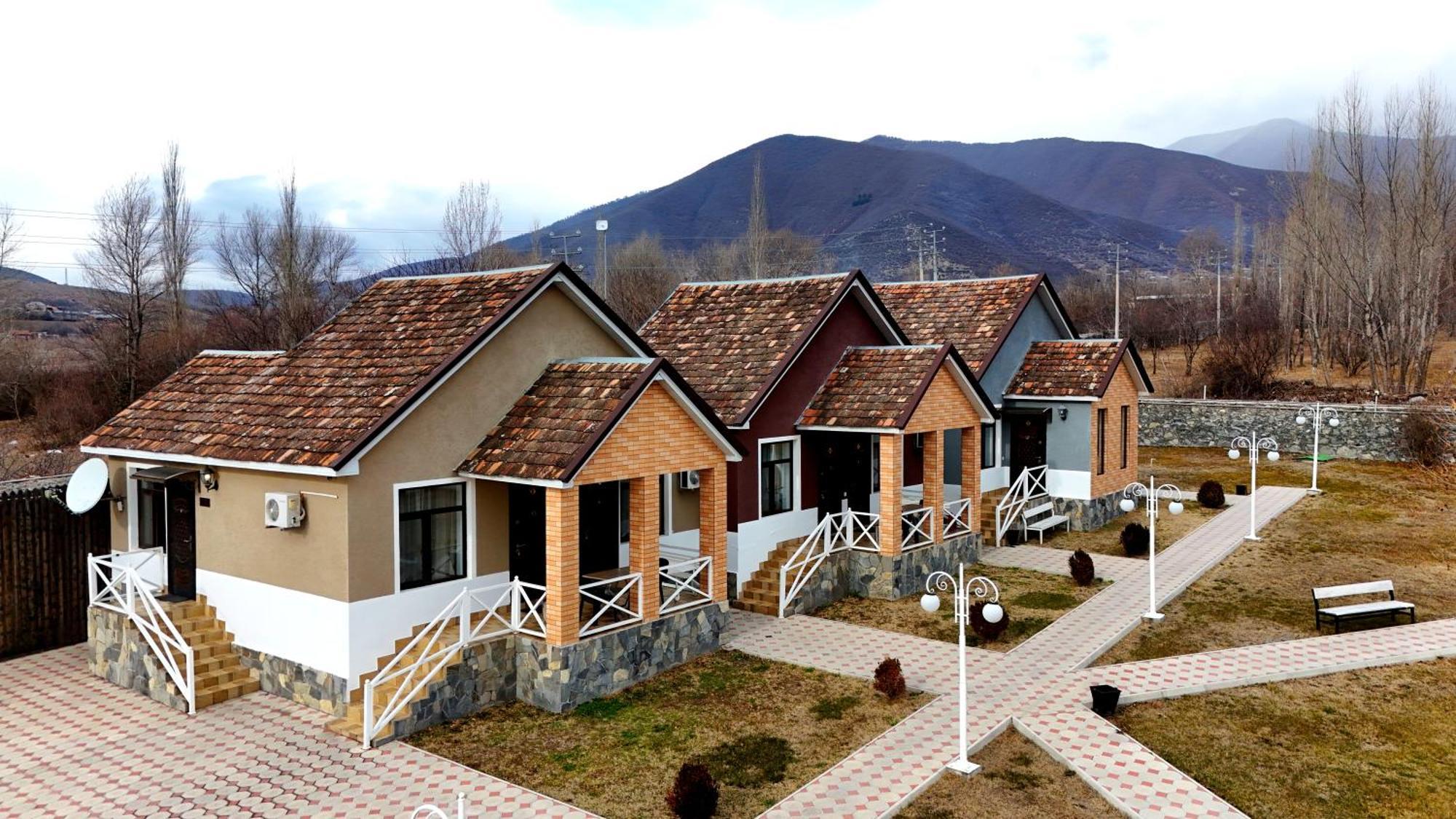 Tulpan Hotel Şǝki Екстериор снимка