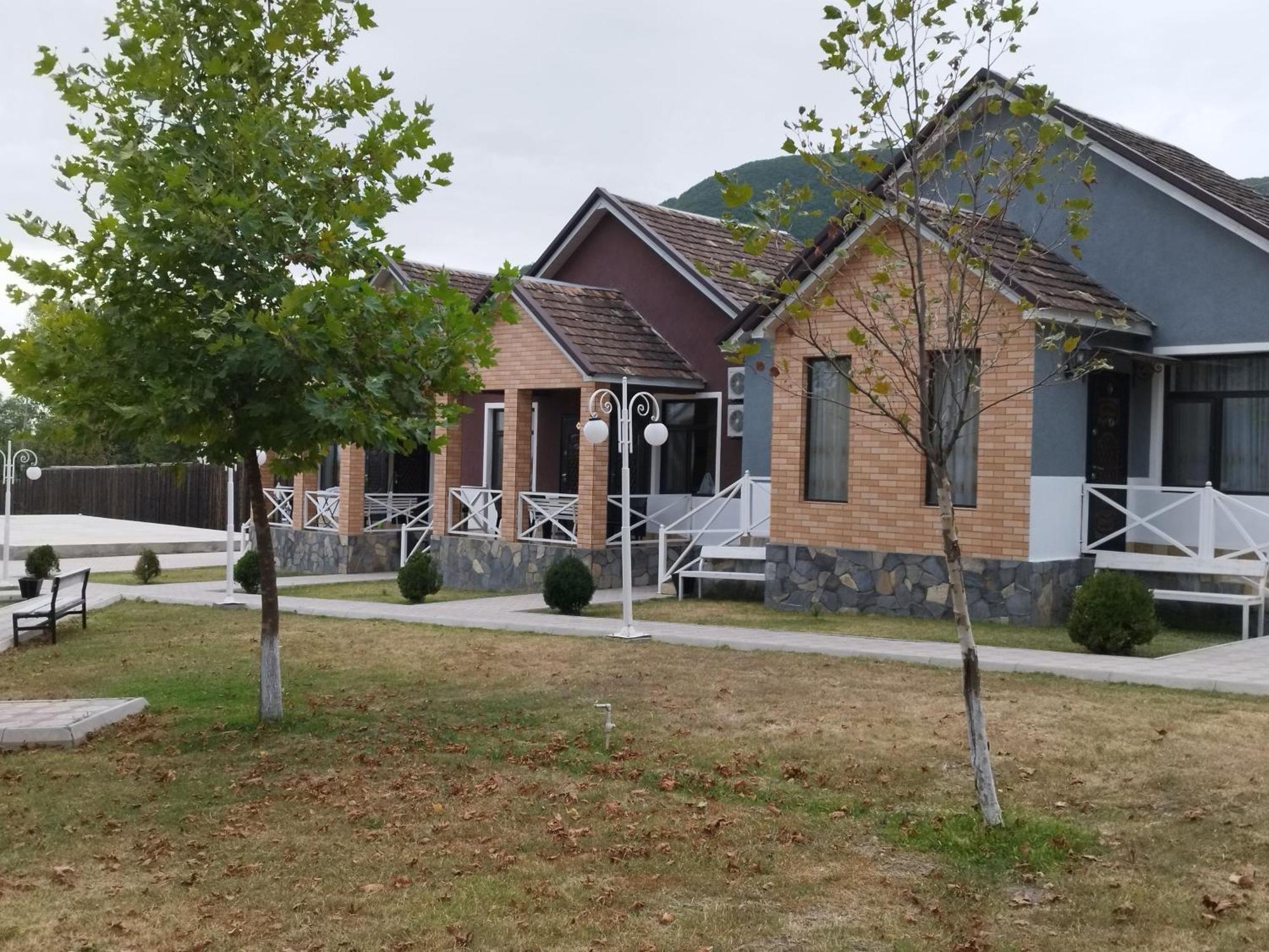 Tulpan Hotel Şǝki Екстериор снимка
